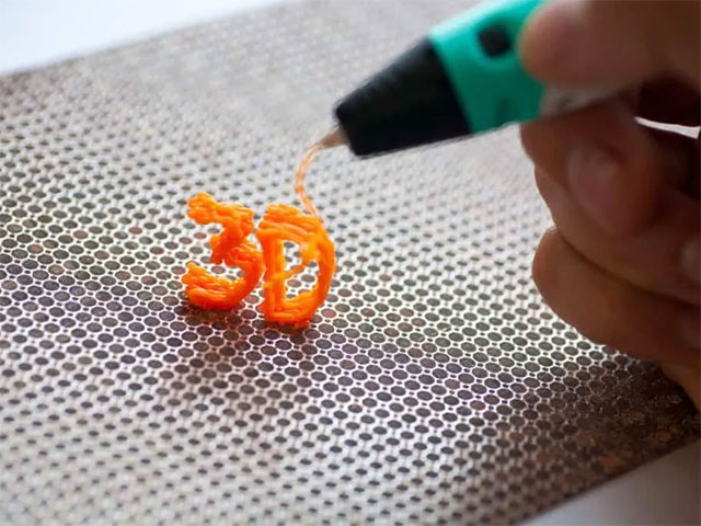 A 3D pen printing the word 3D